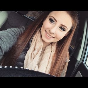 Meet your Posher, Kayla